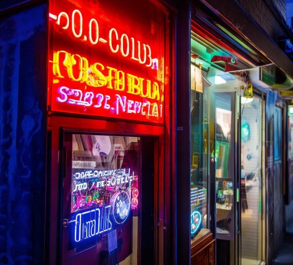 星云商贸服务店的电话，我只关心服务。