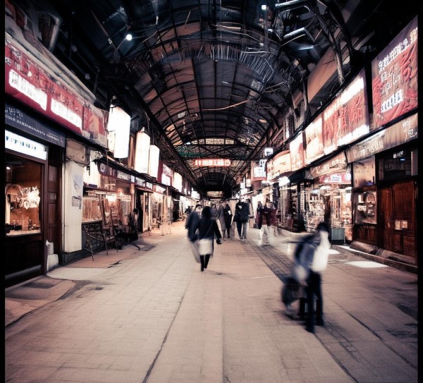 商贸三服务区，商业活力与文化交融的黄金时代