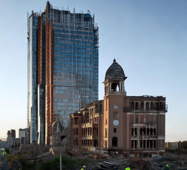 大渡岗乡商贸城拆除项目，历史与现代的对话