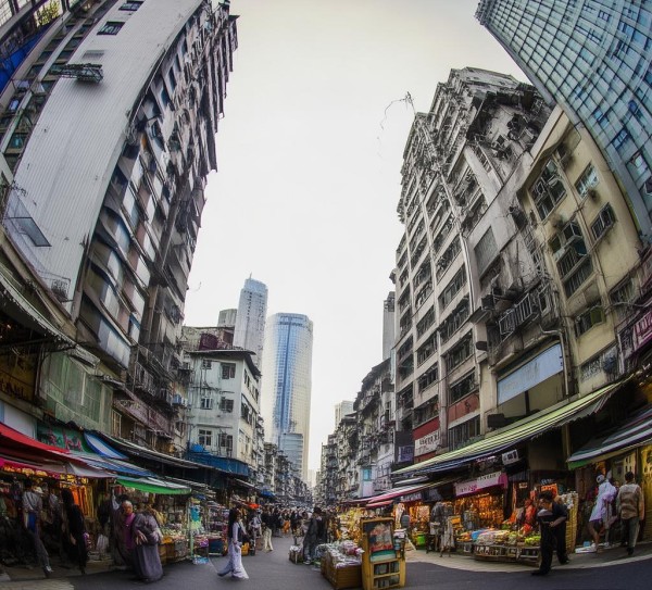 天_left 商贸城，机遇与挑战并存，未来如何发展？